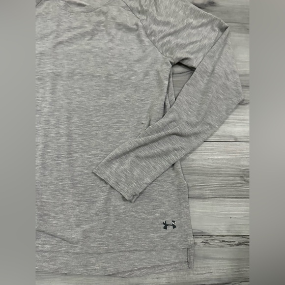 UNDER ARMOUR Long Sleeve Heather Gray Yoga Top Soft Vented Back Women’s Size XS - Picture 5 of 7